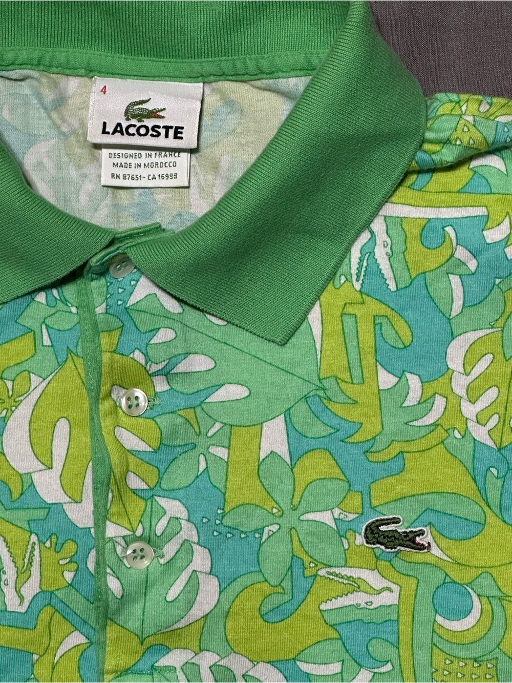 Lacoste Men’s Leaf-Print Green Polo Shirt - Picture 2 of 4
